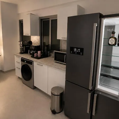 Penthouse Vibes Jacuzzi Nights Hamitkoey Apartman *